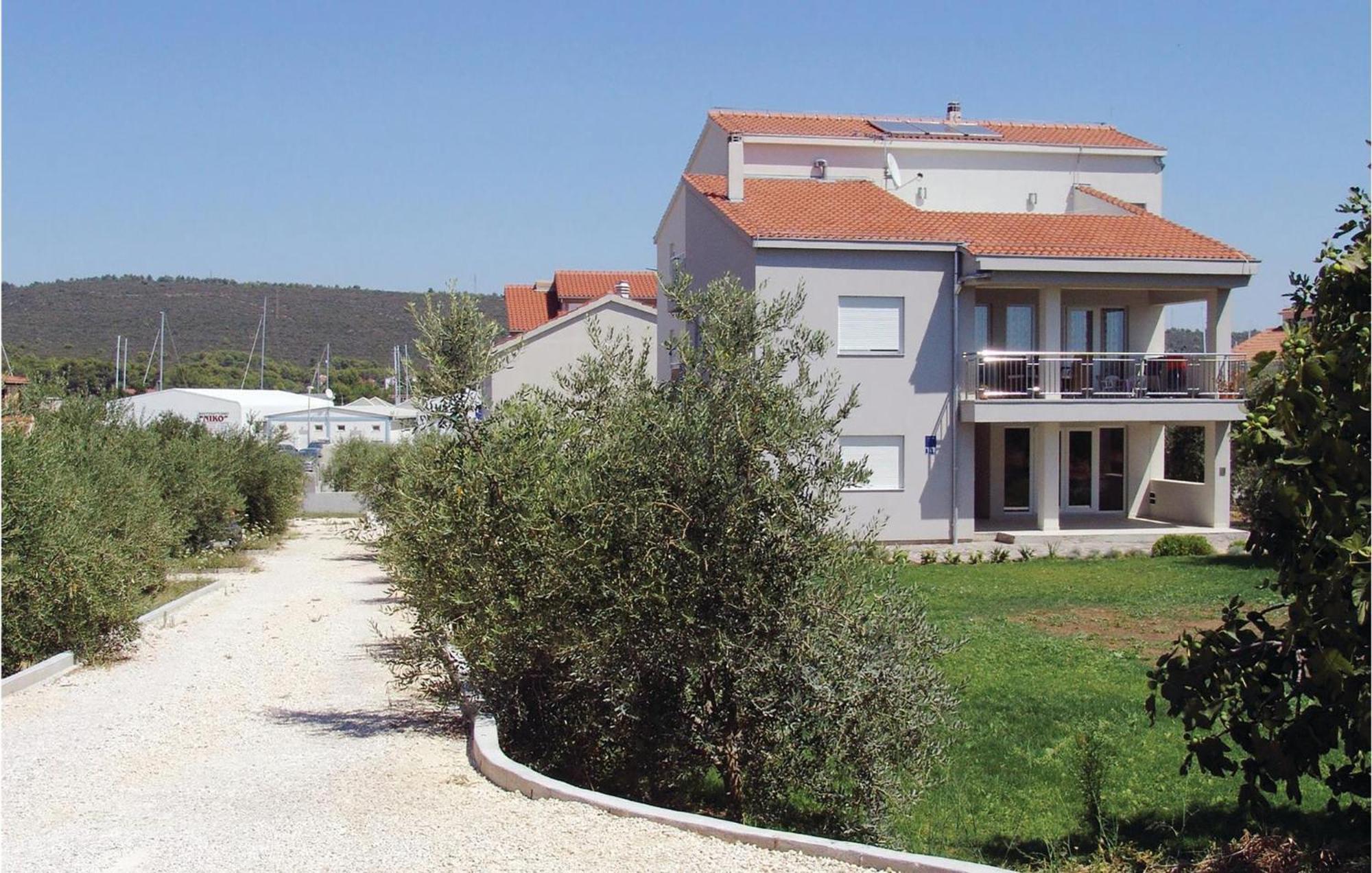 1 Bedroom Cozy Apartment In Bibinje Εξωτερικό φωτογραφία