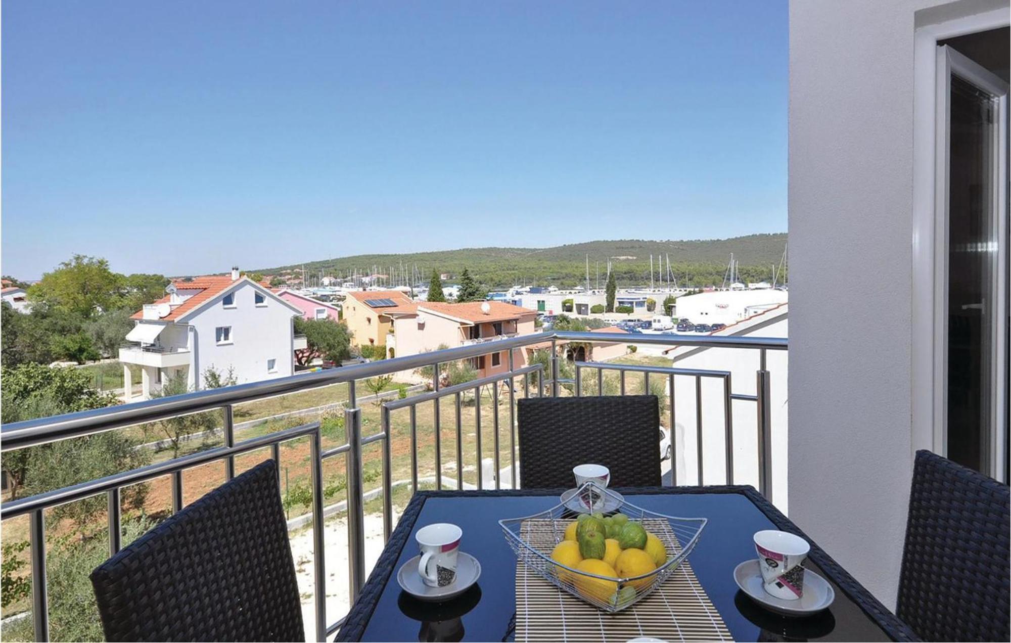 1 Bedroom Cozy Apartment In Bibinje Εξωτερικό φωτογραφία
